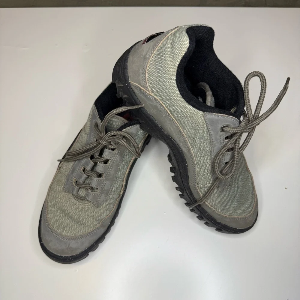 Nike ACG Gray VTG Hiking Boots Womens Size 8.5 GUC, see photos for discoloration